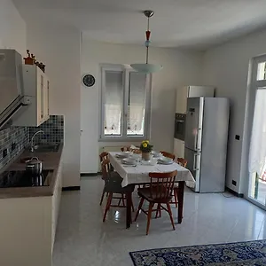 https://danas-house.hotelitalianriviera.com