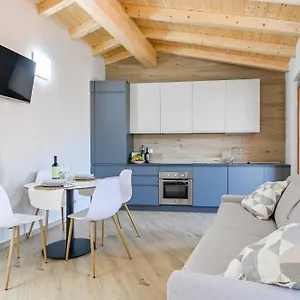 https://la-corte-di-scanzo.it-lombardy.com